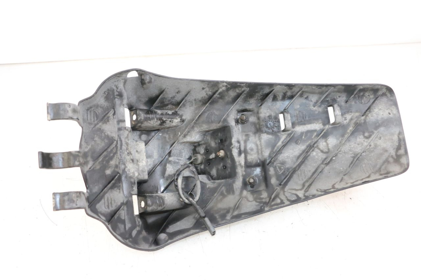 photo de PARALAMA TRASEIRO YAMAHA YP MAJESTY 125 (2002 - 2006) - Detalhe da peça