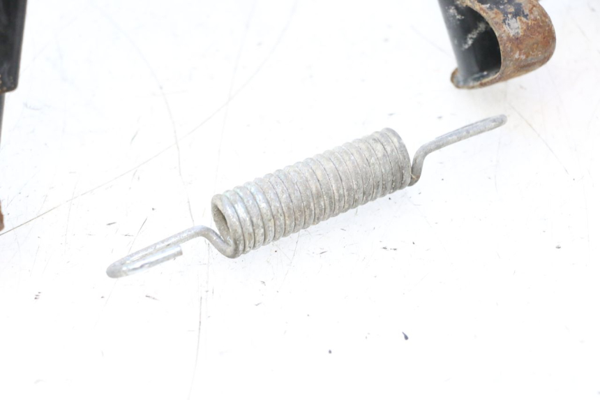 photo de CAVALLETE CENTRAL PEUGEOT KISBEE 4T 50 (2010 - 2017) - Detalhe da peça