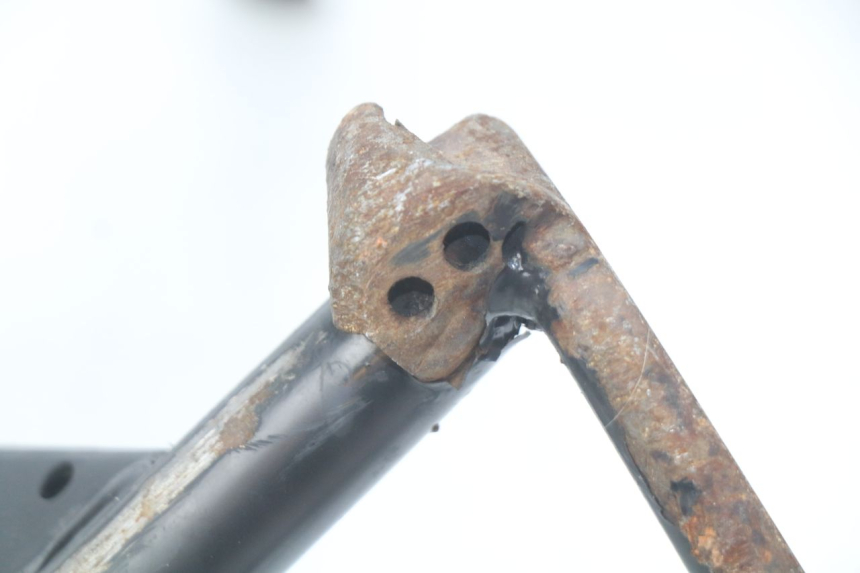 photo de Cavalete central PEUGEOT LUDIX 2 PRO 4T 50 (2008 - 2013) - Zoom do estado de desgaste