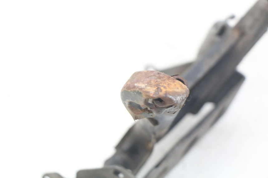 photo de CAVALLETE CENTRAL PEUGEOT SATELIS 125 (2010 - 2012) - Zoom do estado de desgaste