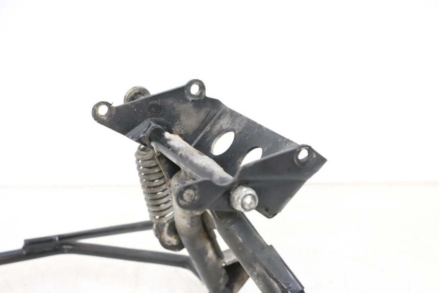 photo de CAVALLETE CENTRAL PEUGEOT SATELIS 125 (2013 - 2018) - Ampliação técnica