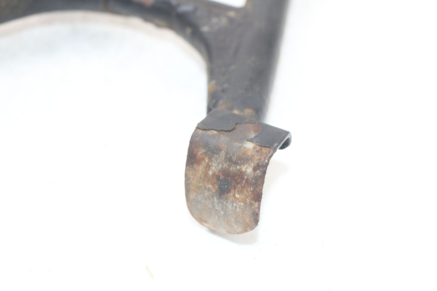 photo de Cavalete central SUZUKI GS F 500 (2004 - 2007) - Pontos de fixação
