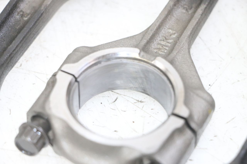 photo de BIELA HONDA CB R 1000 (2018 - 2023) - Pontos de fixação