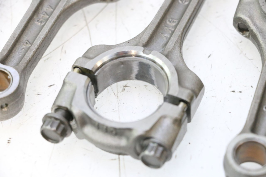 photo de BIELA SUZUKI GSR 600 (2005 - 2012) - Detalhes característicos