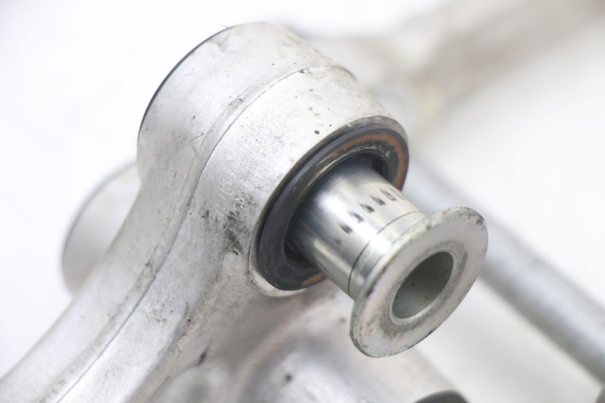 photo de BIELA DO AMORTECEDOR BMW S RR ABS S1000RR 1000 (2015 - 2018) - Detalhes característicos