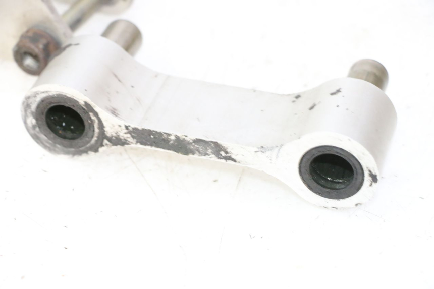 photo de BIELA DO AMORTECEDOR HONDA CBR RR FIREBLADE 900 (1992 - 1994) - Outro ângulo de visão