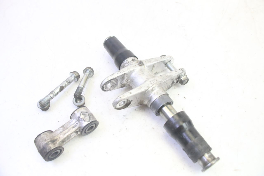 photo de BIELA DO AMORTECEDOR KAWASAKI GPZ RX 1000 (1986 - 1988) - Zoom do estado de desgaste