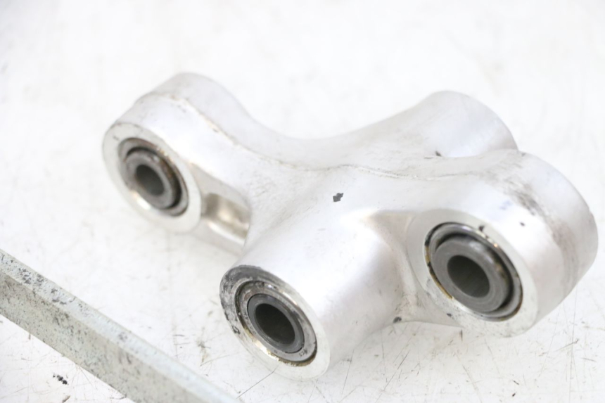 photo de BIELA DO AMORTECEDOR SUZUKI GSF N BANDIT 600 (1996 - 1999) - Detalhes característicos