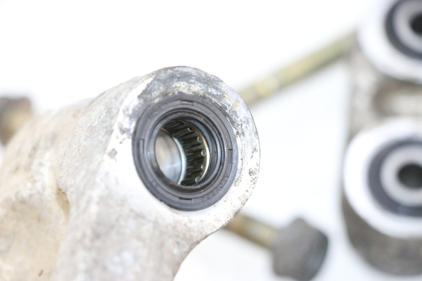 photo de BIELA DO AMORTECEDOR HONDA NSR R 125 (1994 - 2003) - Detalhe da peça