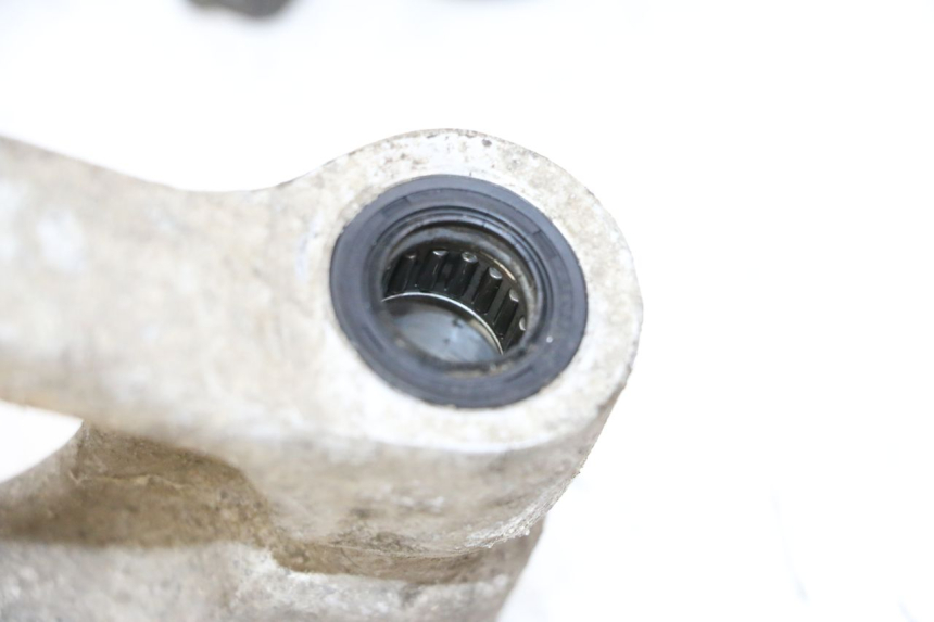 photo de BIELA DO AMORTECEDOR HONDA NSR R 125 (1994 - 2003) - Zoom do estado de desgaste
