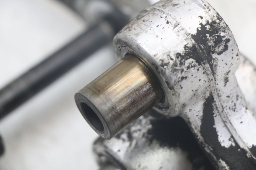 photo de BIELA DO AMORTECEDOR SUZUKI SV N 650 (1999 - 2002) - Zoom do estado de desgaste