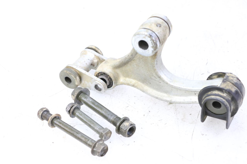 photo de BIELA DO AMORTECEDOR YAMAHA TTR 125 (2000 - 2020) - Detalhes característicos