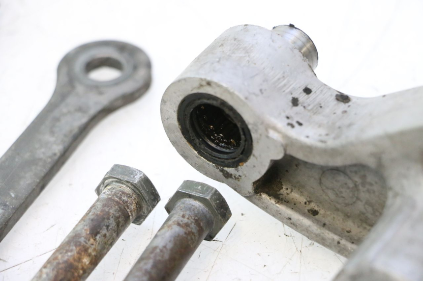 photo de LIGAÇÃO DO AMORTECEDOR YAMAHA YZF R GENESIS 750 (1993 - 1998) - Pontos de fixação