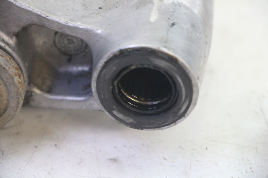 photo de BIELA DO AMORTECEDOR KAWASAKI ZR 7 750 (1999 - 2004) - Detalhes característicos