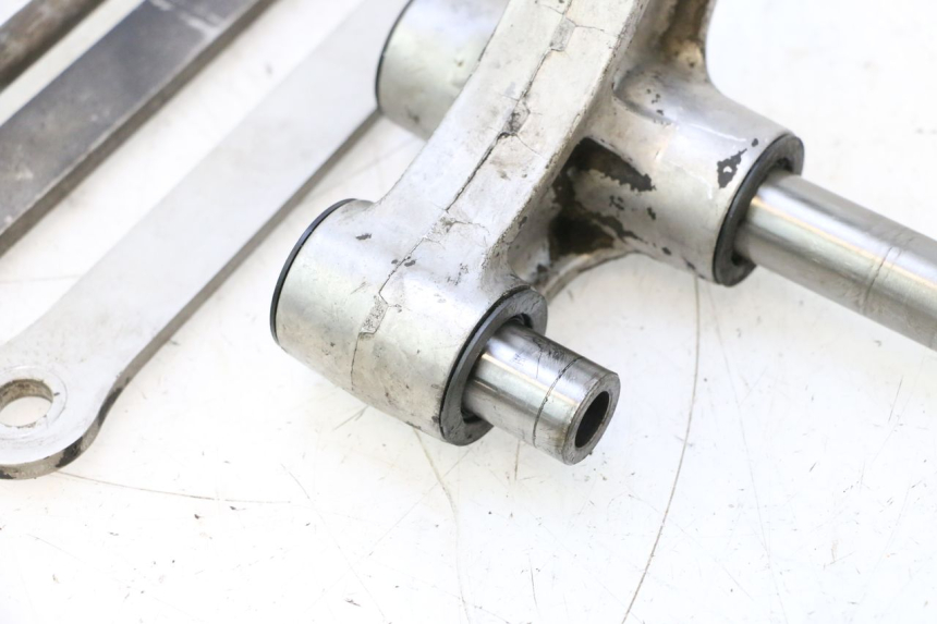 photo de BIELA DO AMORTECEDOR KAWASAKI ZX-6R ZX6R 600 (1995 - 1997) - Detalhes característicos