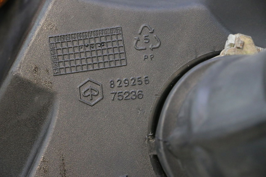 photo de CAIXA DE AR PIAGGIO BEVERLY 125 (1998 - 2005) - Detalhe da peça