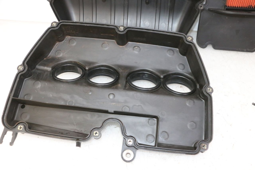 photo de CAIXA DE AR HONDA CBR RR FIREBLADE 900 (1992 - 1994) - Detalhes característicos