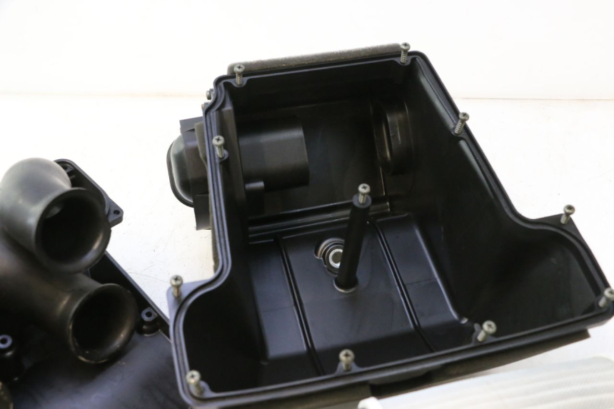 photo de CAIXA DE AR YAMAHA FJR 1300 (2001 - 2005) - Detalhes característicos