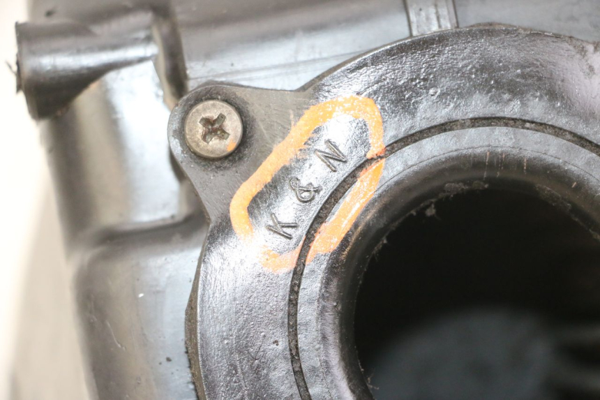 photo de CAIXA DE AR SUZUKI GS GSE 500 (2001 - 2003) - Pontos de fixação