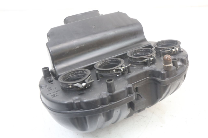 photo de CAIXA DE AR SUZUKI GSR 750 (2011 - 2017) - Outro ângulo de visão
