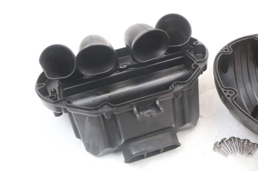 photo de CAIXA DE AR SUZUKI GSR 750 (2011 - 2017) - Marcações e referências