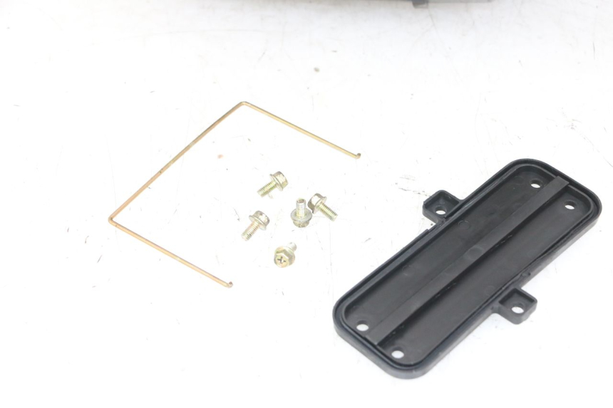 photo de CAIXA DE AR KYMCO XCITING 500 (2007 - 2010) - Pontos de fixação