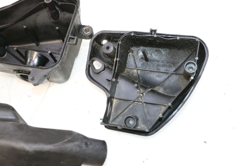 photo de CAIXA DE AR PEUGEOT TREKKER 50 (1995 - 2004) - Pontos de fixação