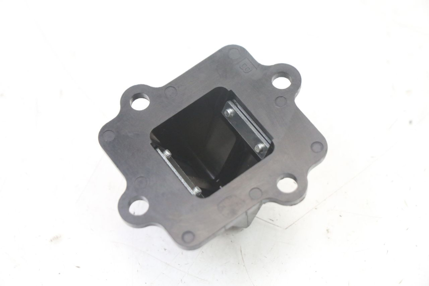 photo de CAIXA DE VÁLVULAS YAMAHA AEROX 50 (1997 - 2006) - Outro ângulo de visão