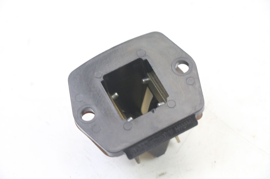 photo de CAIXA DE VÁLVULAS PIAGGIO FLY 2T 50 (2004 - 2017) - Outro ângulo de visão