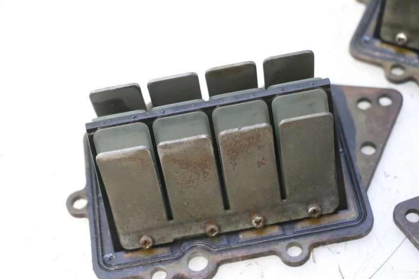 photo de CAIXA DE VÁLVULAS YAMAHA WAVE RUNNER GP R 1200 (2000 - 2003) - Inspeção visual