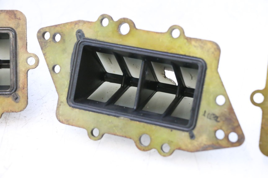 photo de CAIXA DE VÁLVULAS YAMAHA WAVE RUNNER GP R 1200 (2000 - 2003) - Outro ângulo de visão