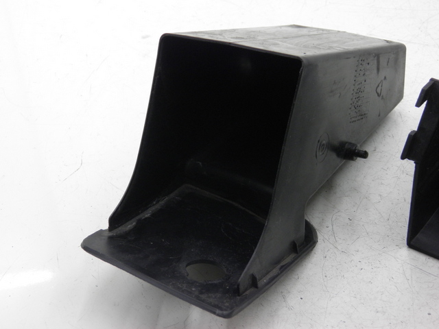 photo de PORTA-LUVA YAMAHA YP MAJESTY 125 (2007 - 2010) - Zoom do estado de desgaste