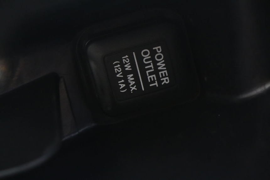 photo de PORTA-LUVA HONDA FORZA 125 (2015 - 2016) - Detalhe da peça
