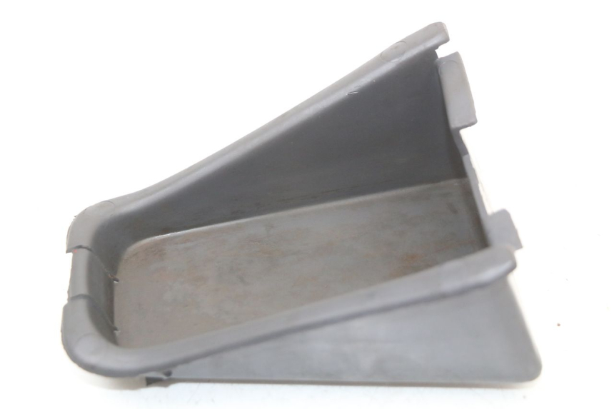 photo de PORTA-LUVA APRILIA SR CARB LC 2T 50 (2004 - 2012) - Zoom do estado de desgaste