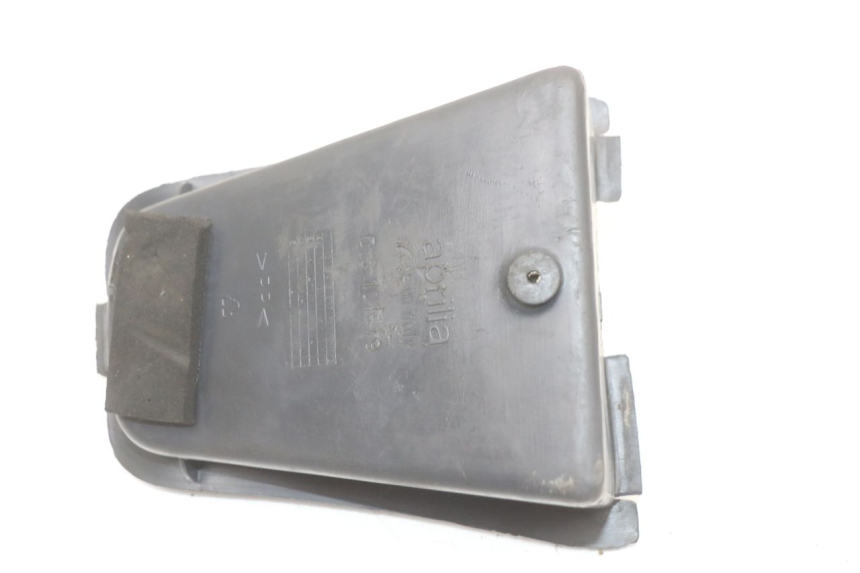 photo de PORTA-LUVA APRILIA SR CARB LC 2T 50 (2004 - 2012) - Outro ângulo de visão