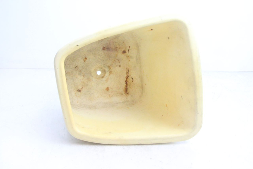 photo de Porta-luvas YAMAHA WAVE RUNNER GP R 1200 (2000 - 2003) - Outro ângulo de visão
