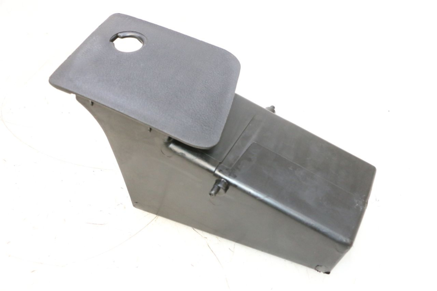 photo de Porta-luvas YAMAHA YP MAJESTY 125 (1998 - 2001) - Zoom do estado de desgaste