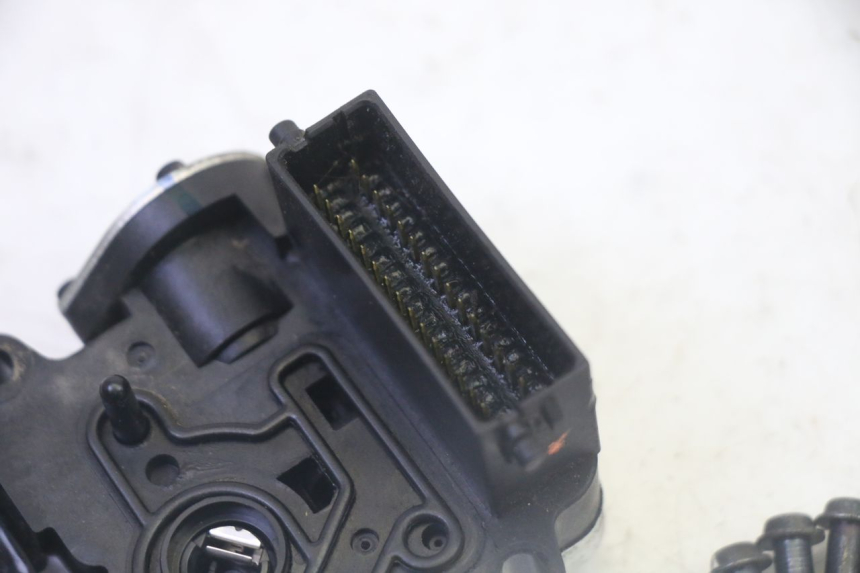 photo de Módulo CDI HONDA FES S-WING SWING ABS 125 (2007 - 2015) - Zoom do estado de desgaste
