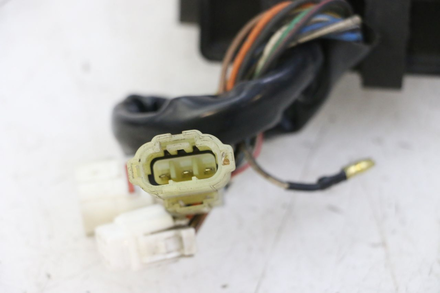 photo de Módulo CDI YAMAHA YP MAJESTY 125 (2002 - 2006) - Outro ângulo de visão