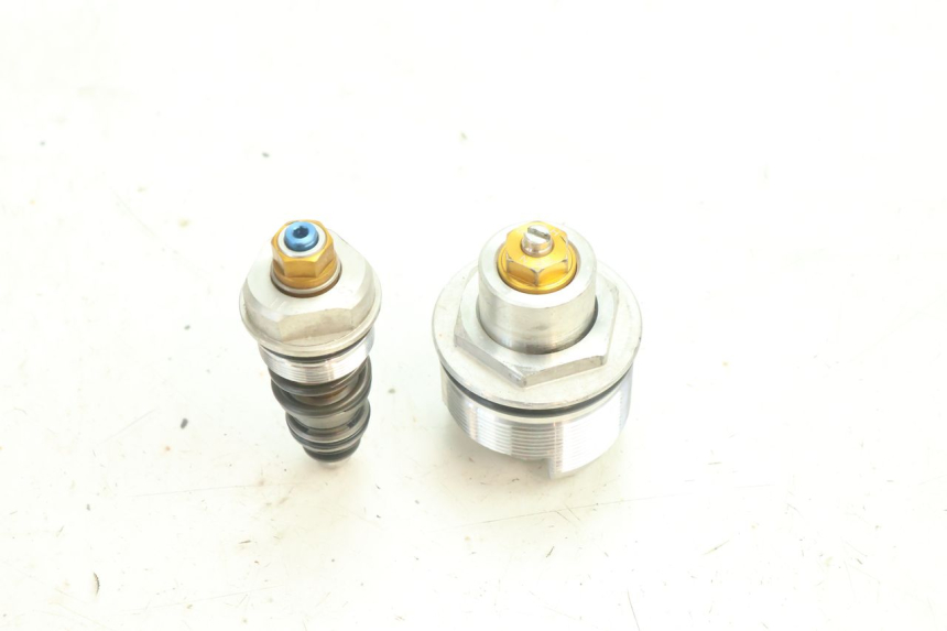photo de TAMPA DE GARFO YAMAHA YZF R6 600 (2008 - 2009) - Detalhe da peça