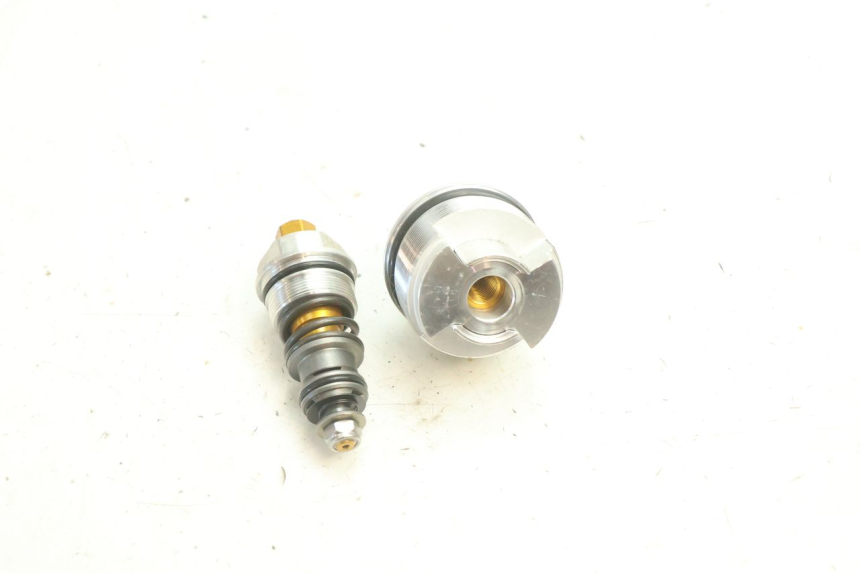 photo de TAMPA DE GARFO YAMAHA YZF R6 600 (2008 - 2009) - Outro ângulo de visão