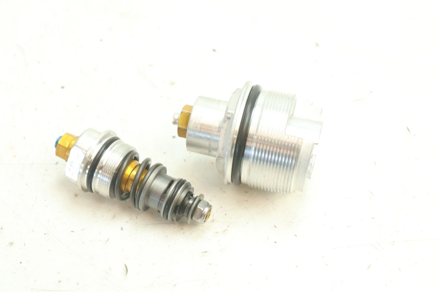 photo de TAMPA DE GARFO YAMAHA YZF R6 600 (2008 - 2009) - Ampliação técnica