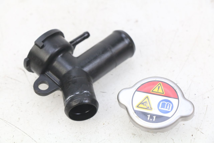 photo de TAMPA DO RADIADOR HONDA CB R 1000 (2018 - 2023) - Zoom do estado de desgaste