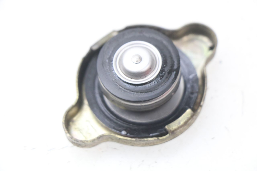 photo de TAMPA DO RADIADOR HONDA CBR 919 RR FIREBLADE 900 (1998 - 1999) - Zoom do estado de desgaste