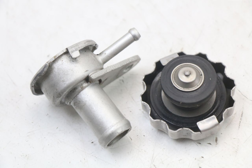 photo de TAMPA DO RADIADOR NECO GPX LC 2T 50 (2014 - 2018) - Detalhe da peça