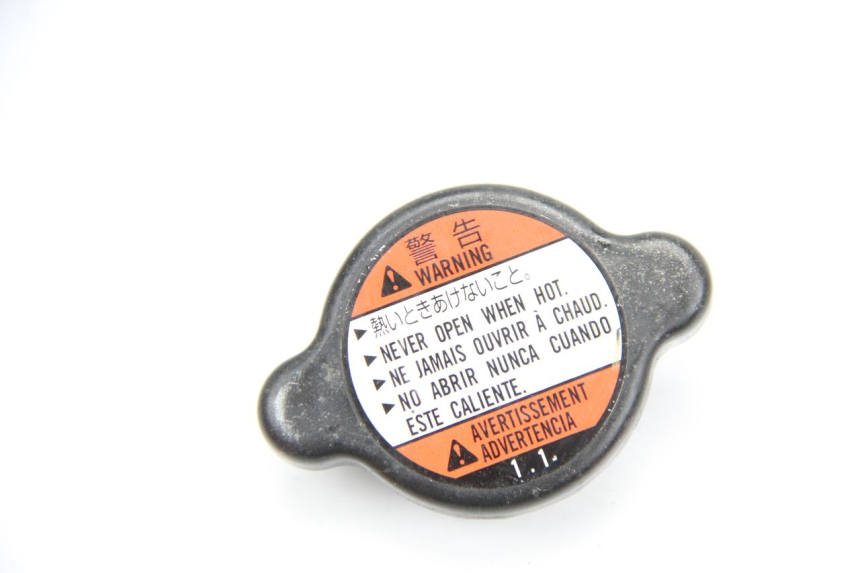 photo de TAMPA DO RADIADOR SUZUKI GSR 600 (2005 - 2012) - Detalhe da peça