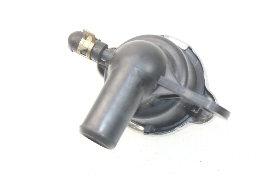 photo de TAMPA DO RADIADOR SYM JOYMAX 250 (2013 - 2017) - Detalhe da peça