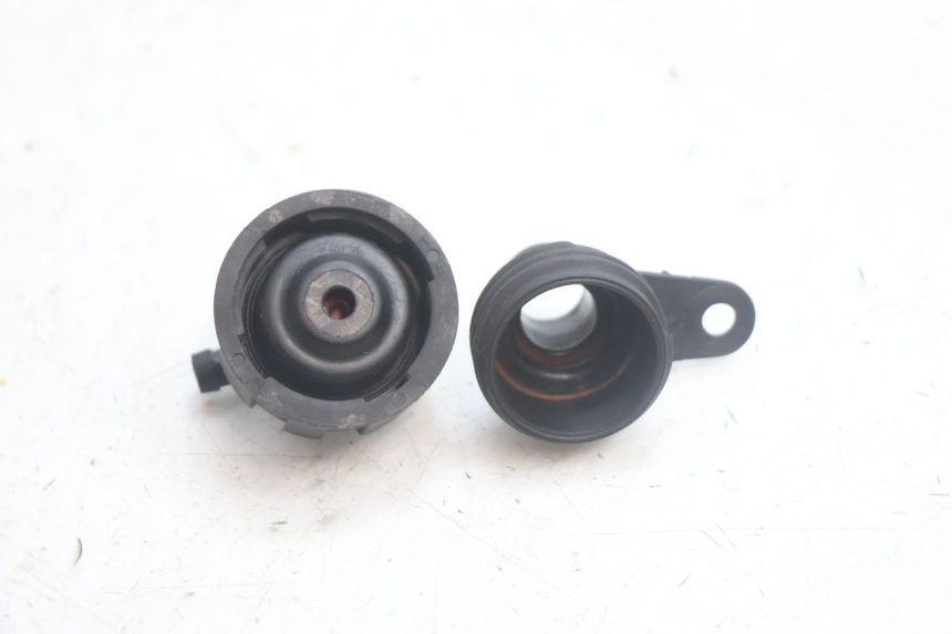 photo de TAMPA DO RADIADOR YAMAHA XMAX X-MAX 125 (2006 - 2009) - Zoom do estado de desgaste
