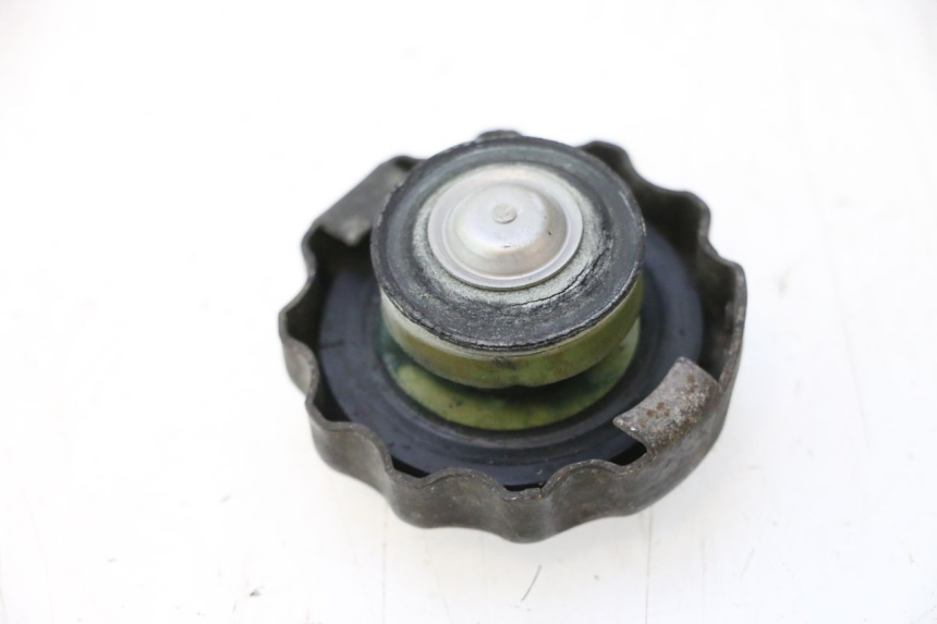 photo de TAMPA DO RADIADOR HONDA XRV AFRICA TWIN 750 (1990 - 1992) - Zoom do estado de desgaste