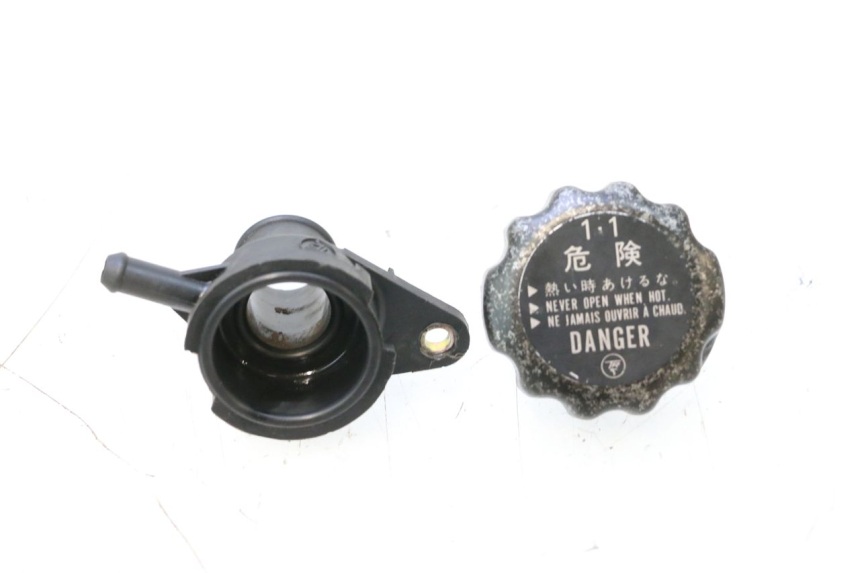 photo de TAMPA DO RADIADOR YAMAHA YP MAJESTY 125 (1998 - 2001) - Outro ângulo de visão